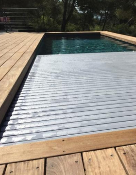 installation accessoires piscines equipees var